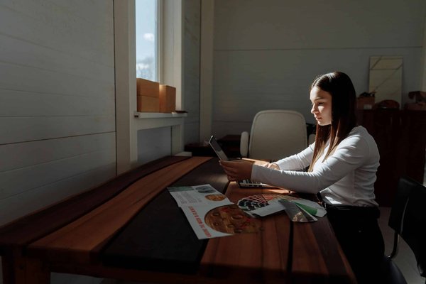 What Are the Impacts of Smart City Technologies on UK Urban Business Growth?